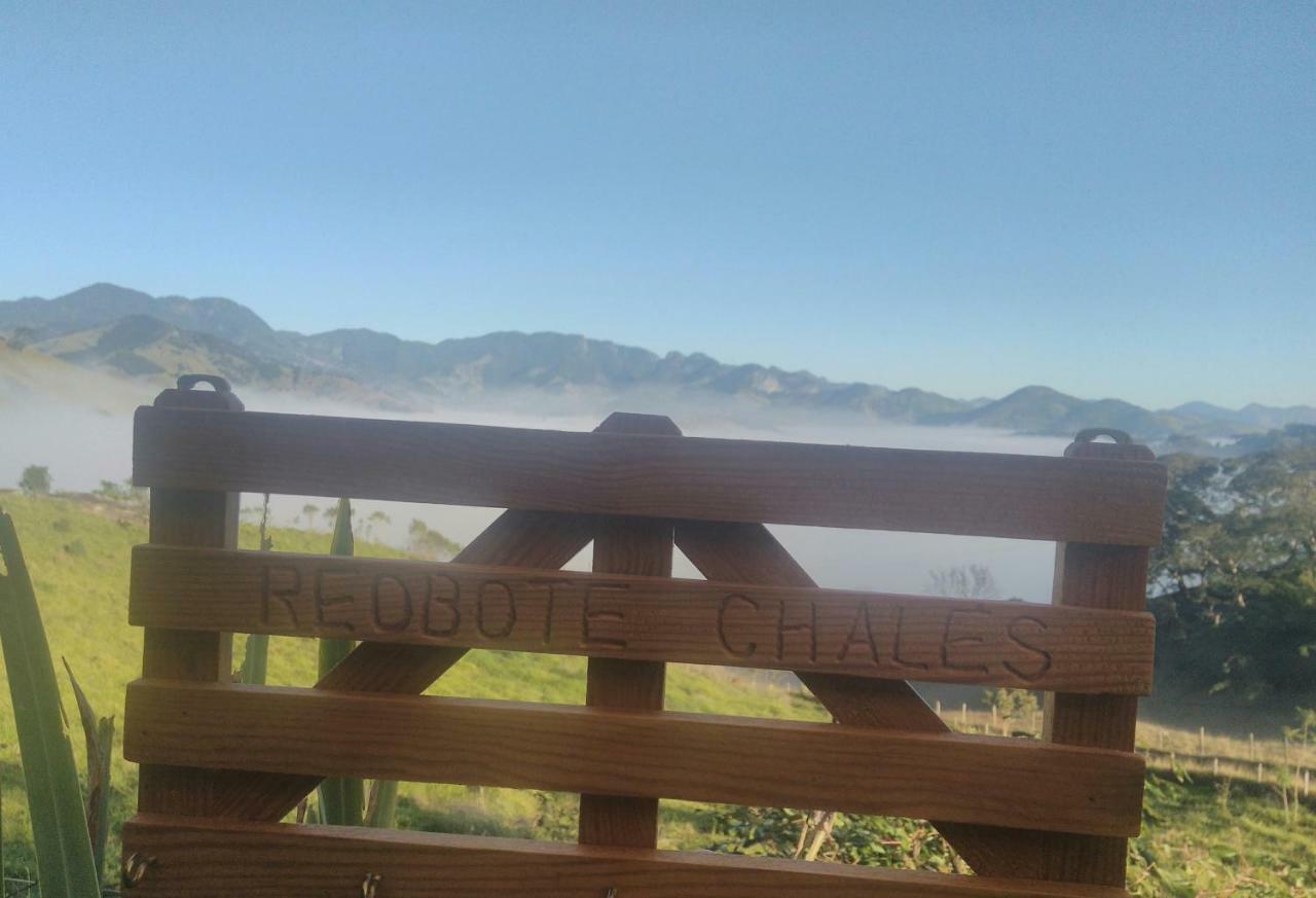Reobote Chales Sao Bento do Sapucai Bagian luar foto